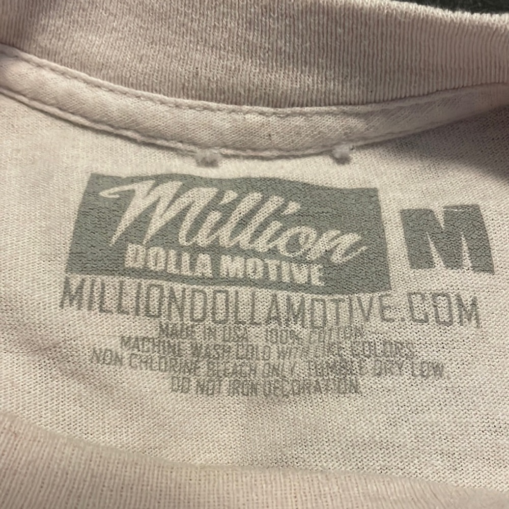 king white T-shirt, a medium in men, and the condition is good texture